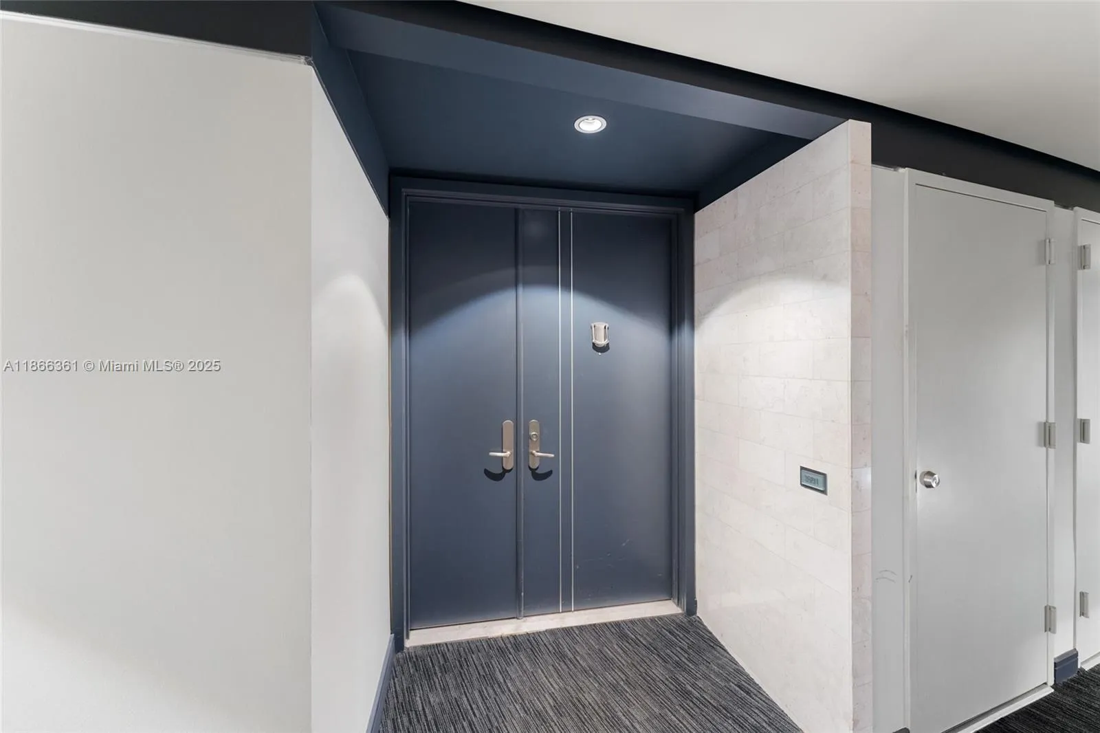 1 bedroom 1 bath for sale at 901 Brickell Key Blvd # 2801, Miami FL 33131