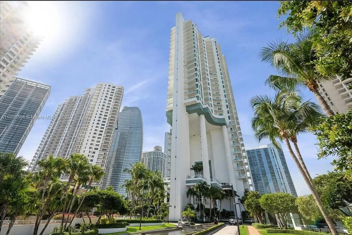 3 bedroom 3 bath for sale at 900 Brickell Key Blvd # 1101, Miami FL 33131