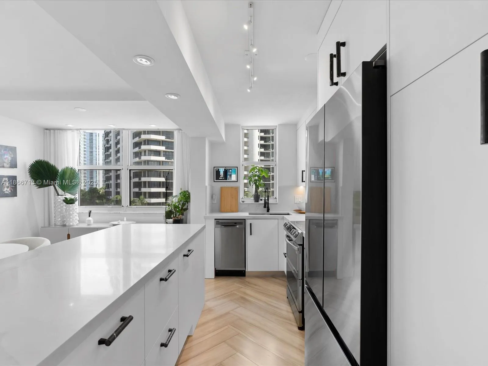 770 Claughton Island Dr # 701, Miami FL 33131