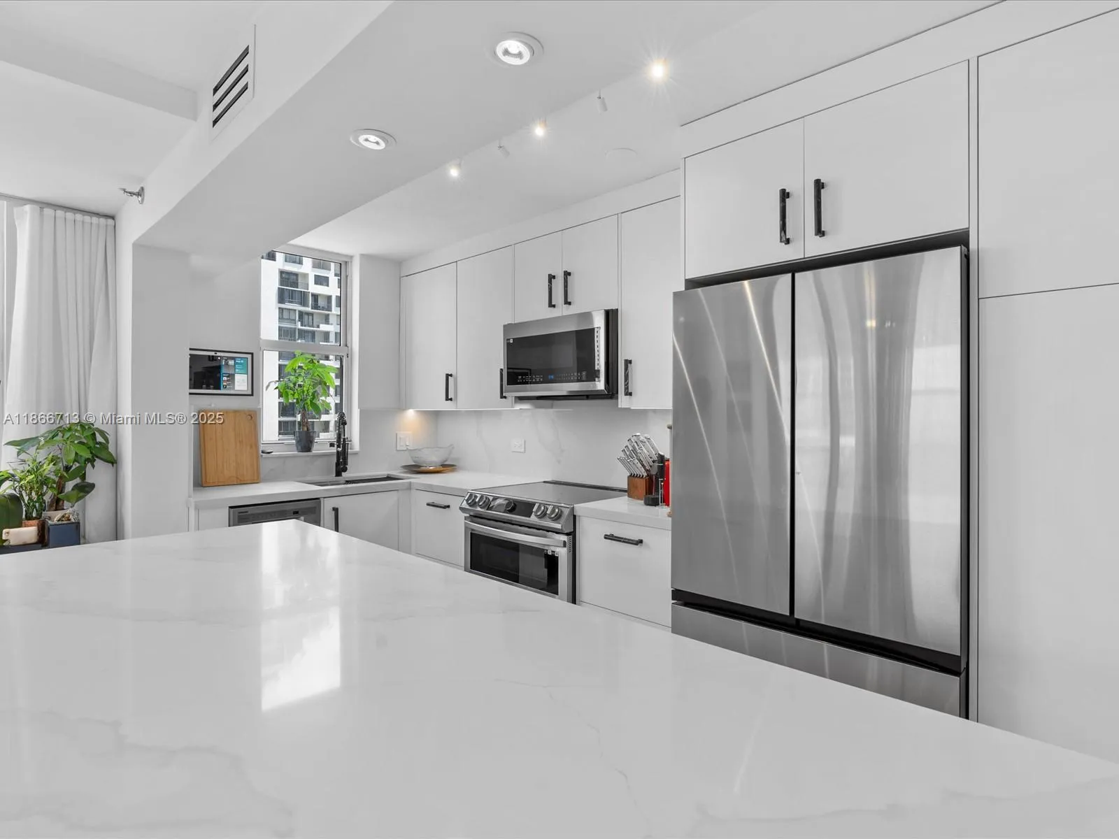 770 Claughton Island Dr # 701, Miami FL 33131