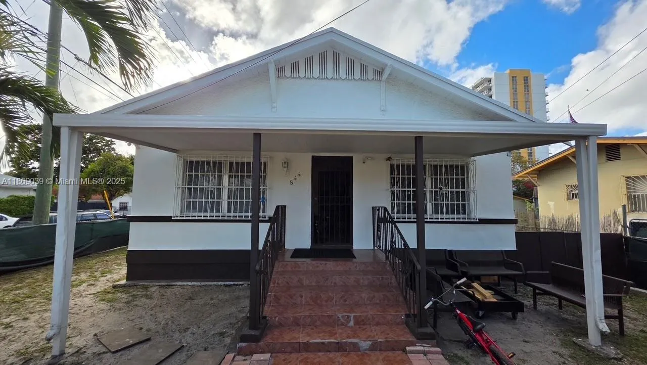 844 SW 8th Ct, Miami FL 33130