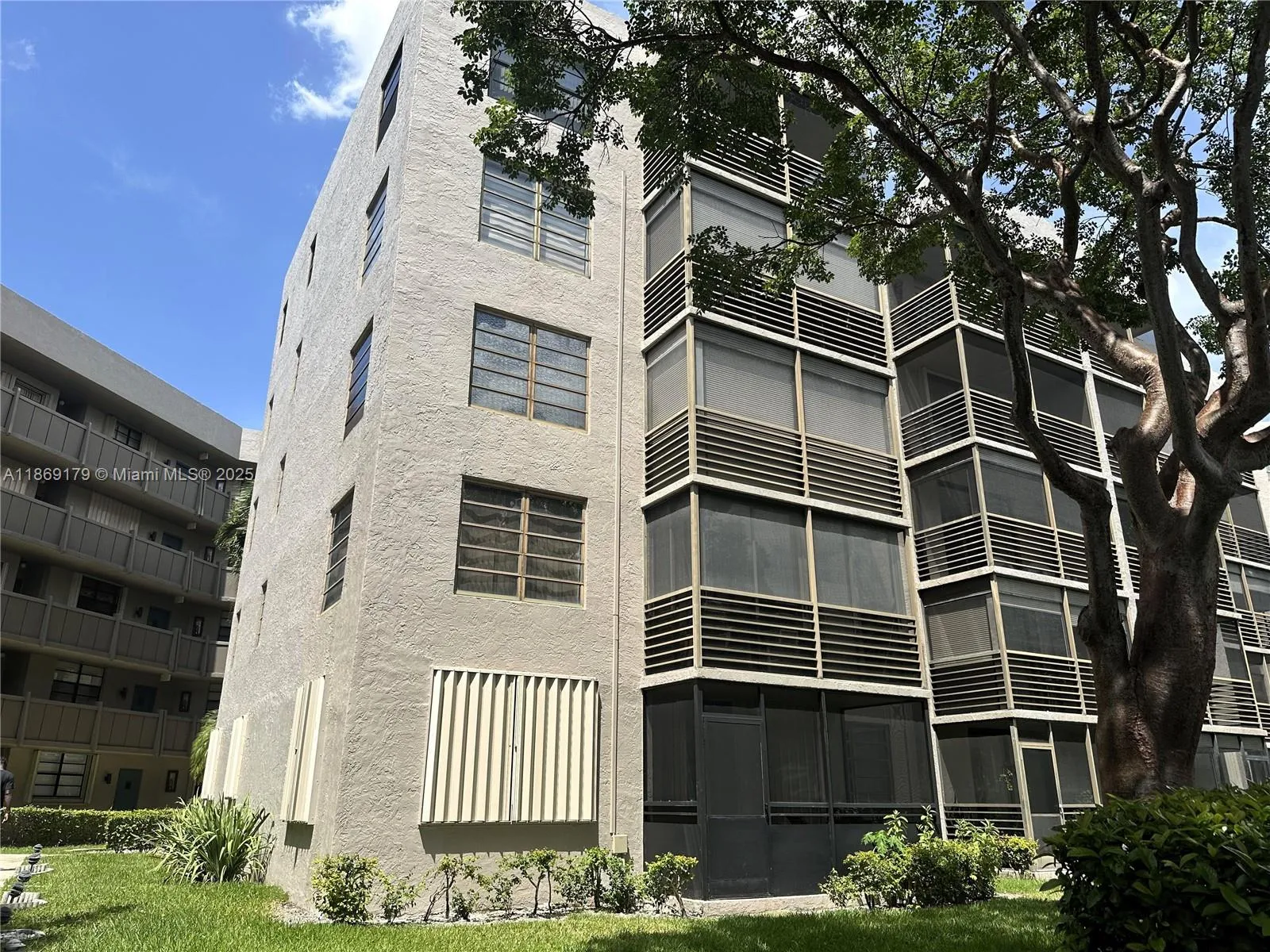 1100 Colony Point Cir # 215, Pembroke Pines FL 33026