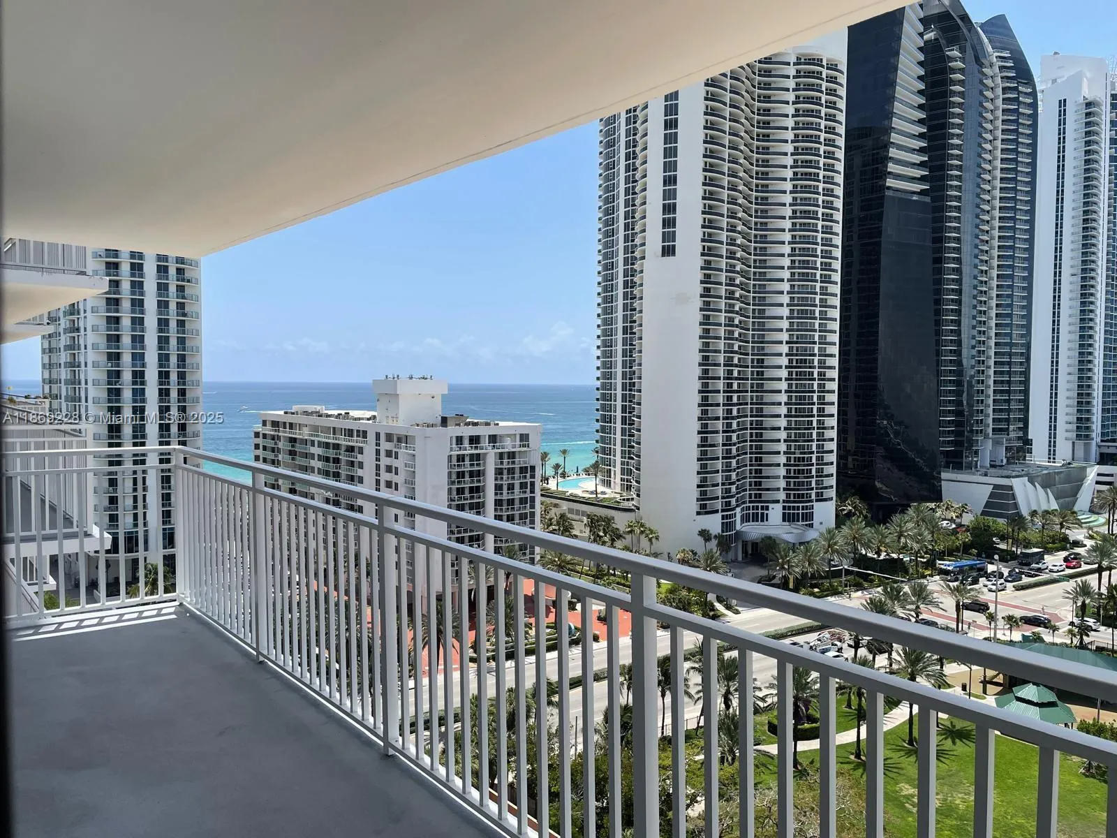 2 bedroom 2 bath for sale at 210 174th St # 1703, Sunny Isles Beach FL 33160