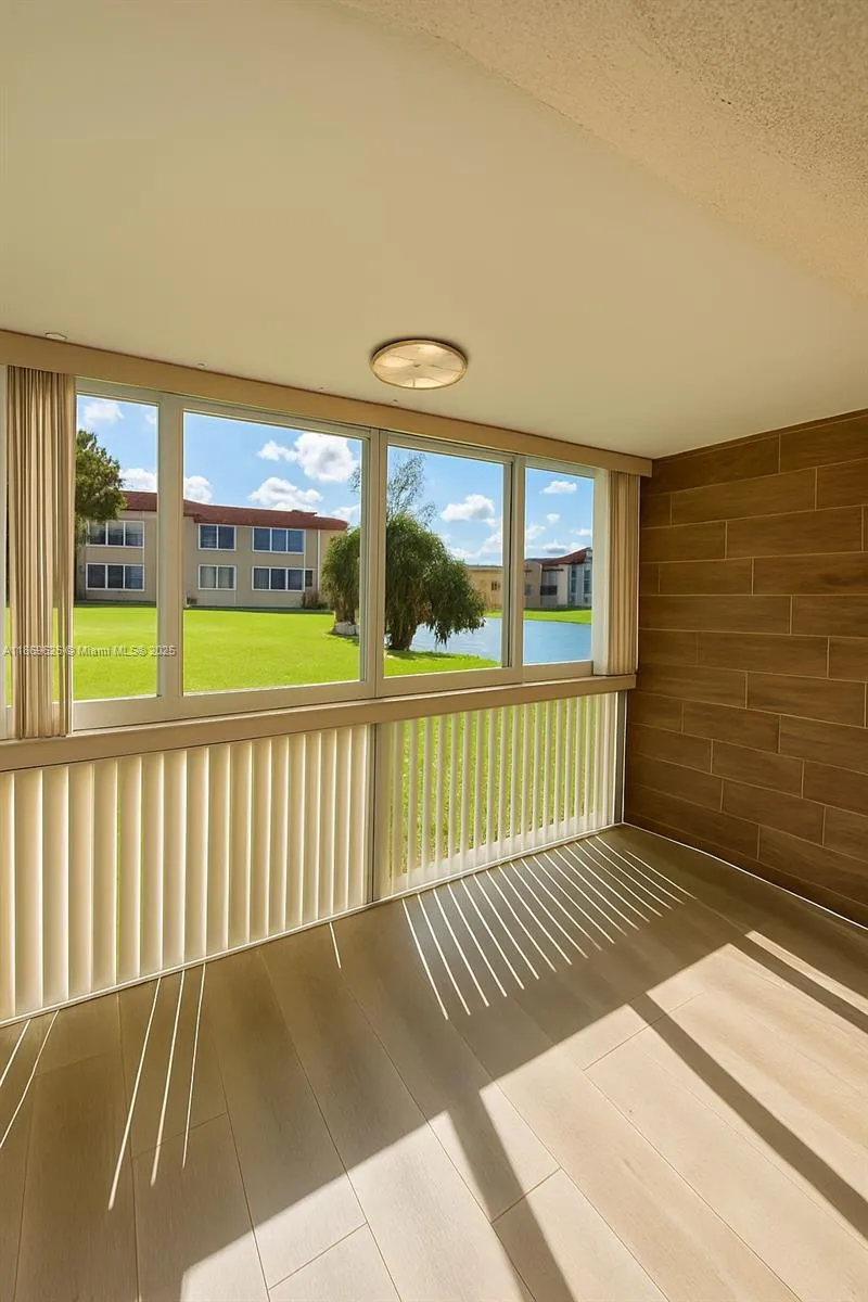 8020 N Sunrise Lakes Dr # 112, Sunrise FL 33322