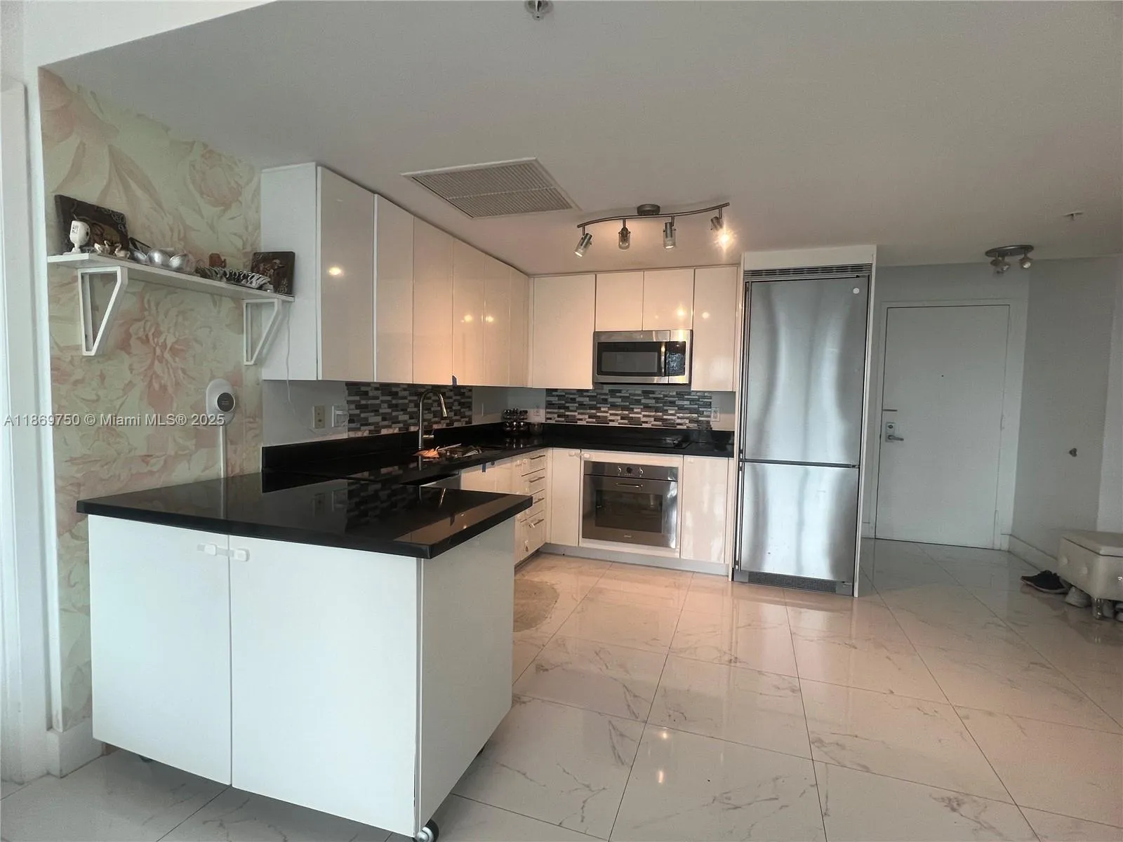 92 SW 3rd St # 3803, Miami FL 33130