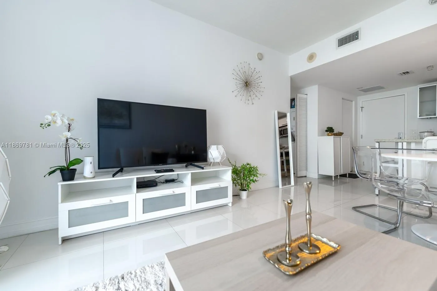 185 SW 7th St # 2808, Miami FL 33130