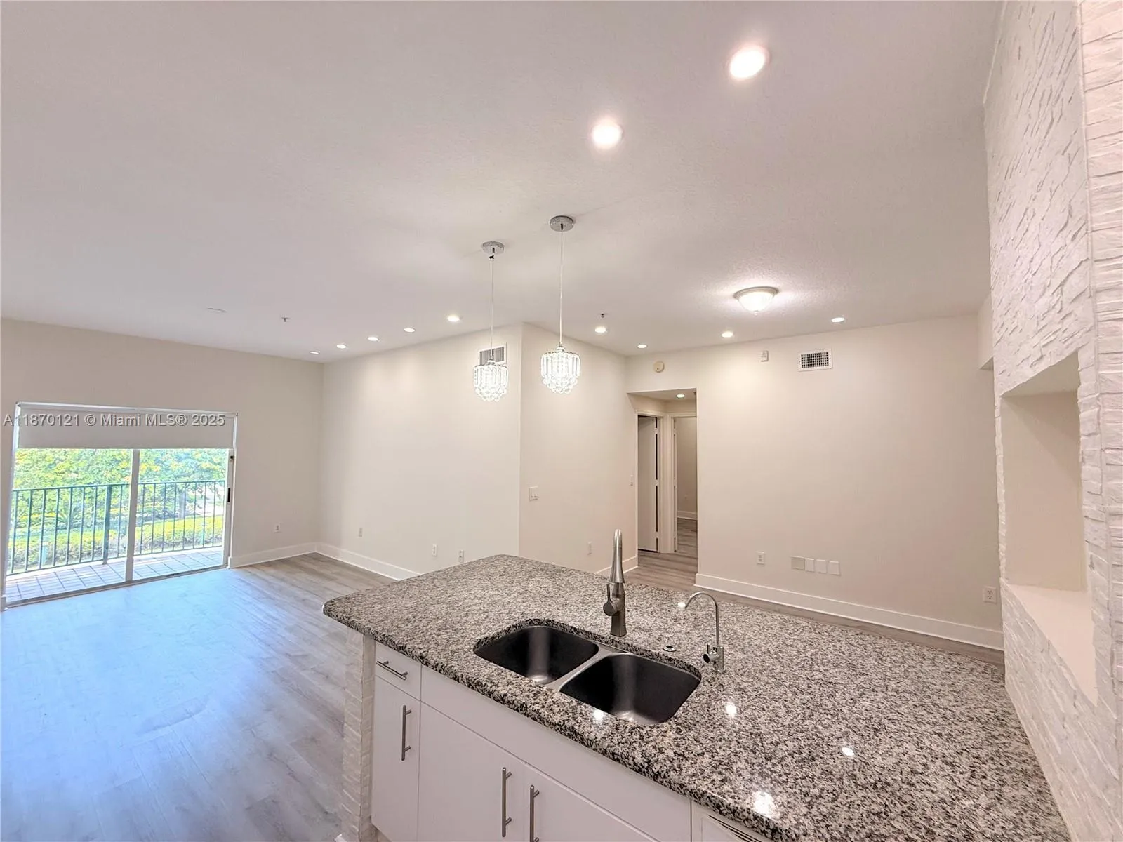 2 bedroom 2 bath for sale at 7330 NW 114th Ave # 5, Doral FL 33178