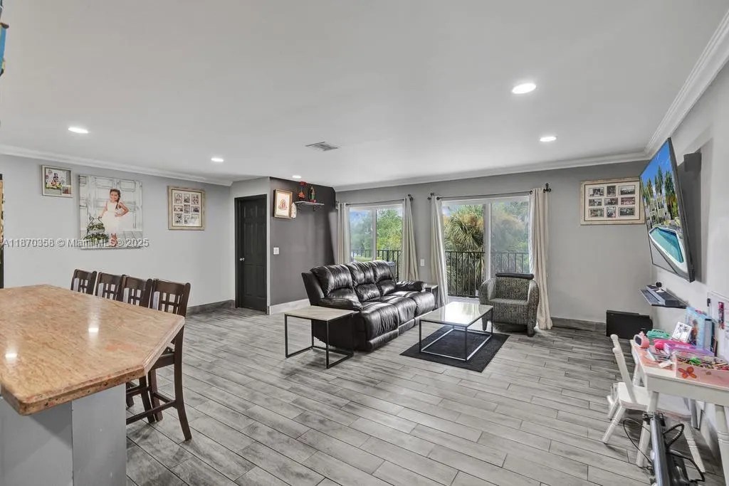 900 Crystal Lake Dr # 2B, Deerfield Beach FL 33064