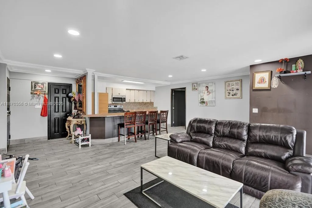 900 Crystal Lake Dr # 2B, Deerfield Beach FL 33064