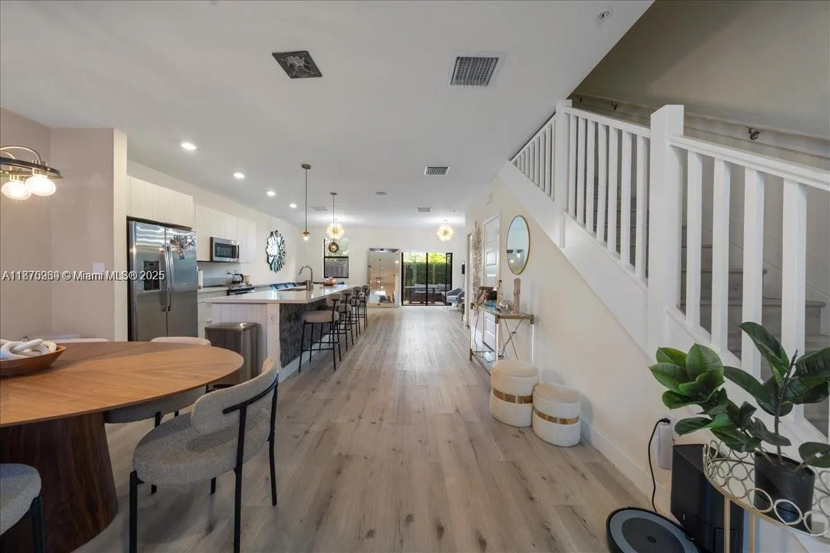 3 bedroom 2 bath for sale at 10413 NW 82nd St # 9, Doral FL 33178