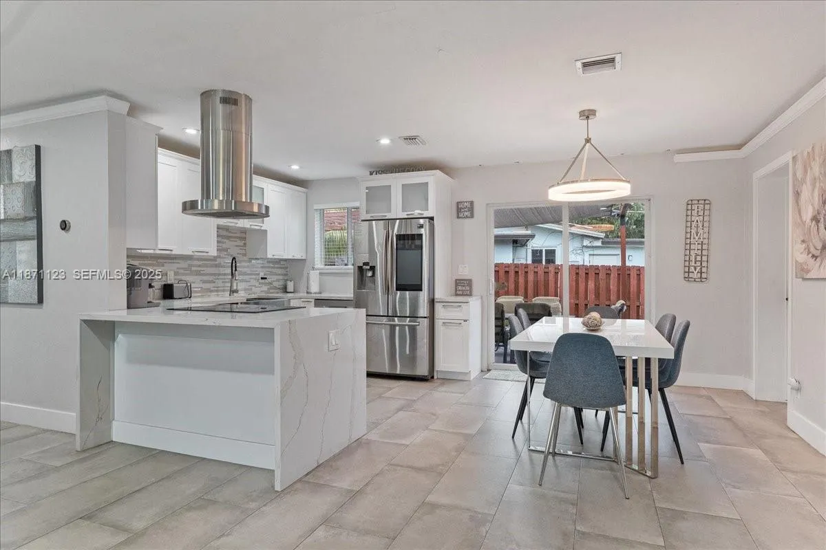 500 NW 30th St, Wilton Manors FL 33311