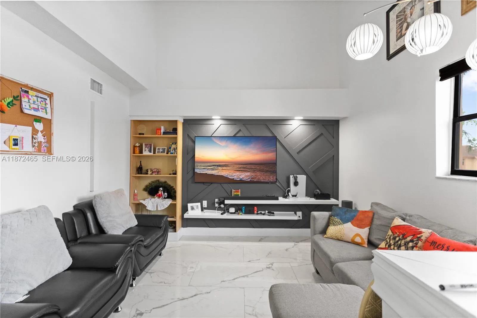 3 bedroom 2 bath for sale at 949 SW 113th Ter, Pembroke Pines FL 33025