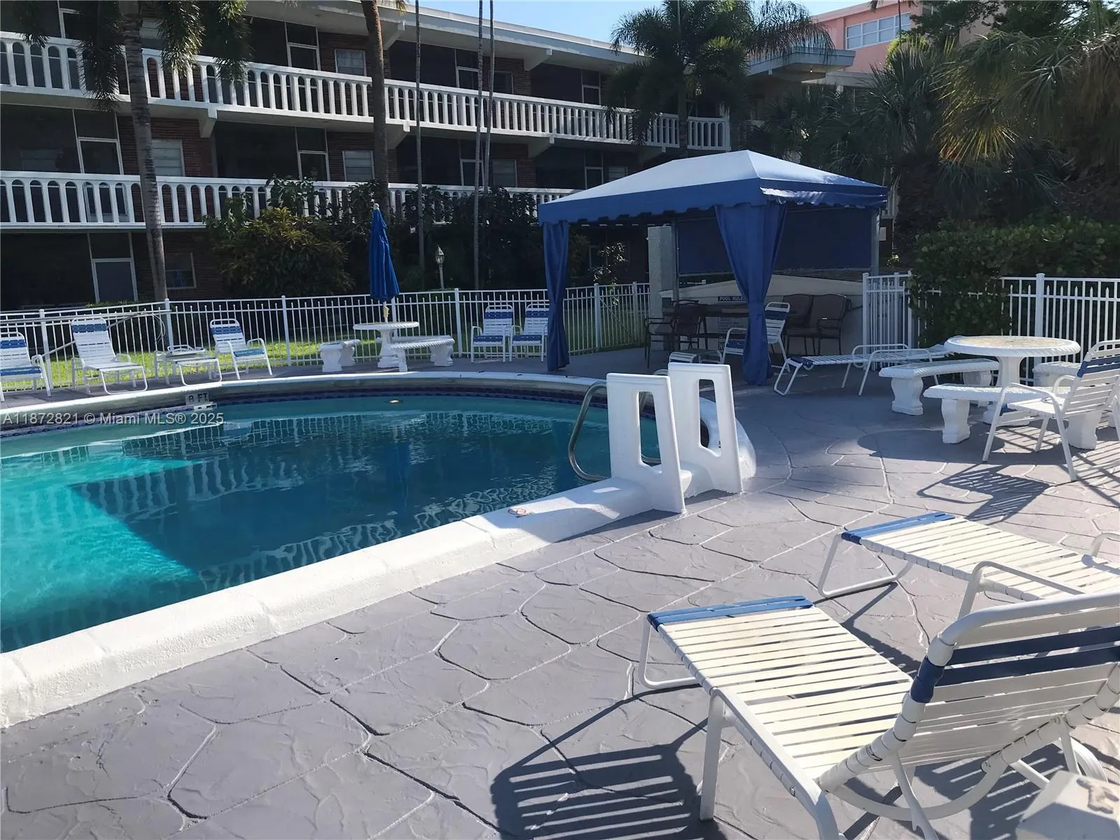 2 bedroom 1 bath for sale at 201 NE 14th Ave # 1C, Hallandale Beach FL 33009