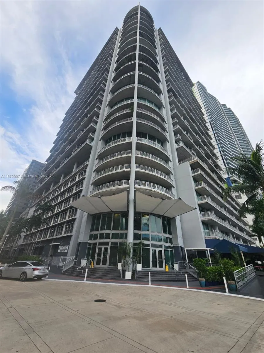 2 bedroom 2 bath for sale at 690 SW 1st Ct # 2515, Miami FL 33130