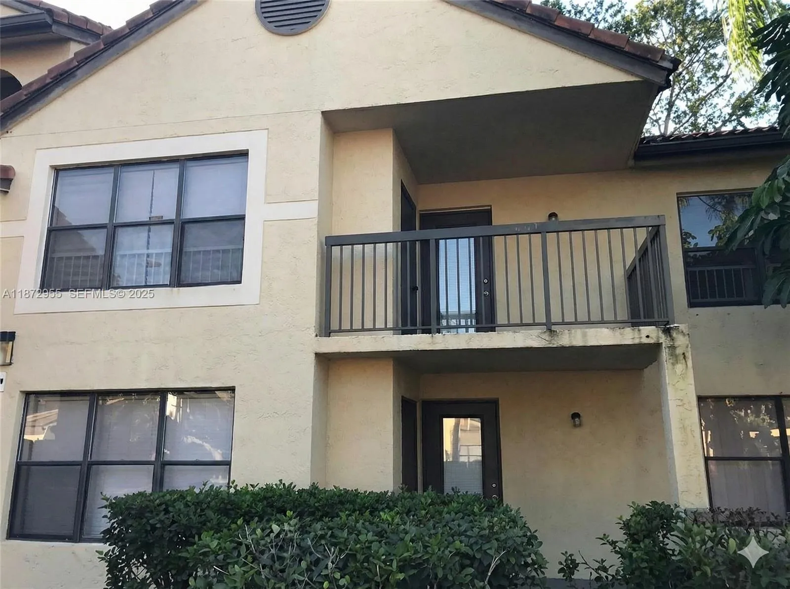 1 bedroom 1 bath for sale at 4201 W Mcnab Rd # 27, Pompano Beach FL 33069