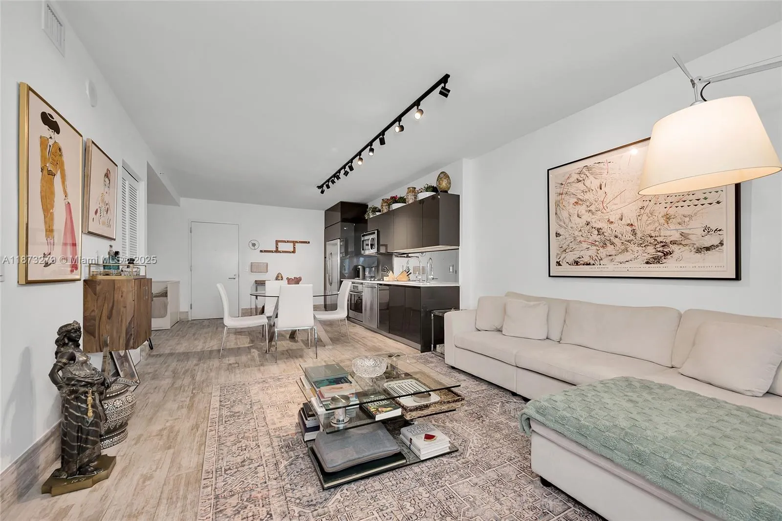 1 bedroom 1 bath for sale at 31 SE 6th St # 304, Miami FL 33131