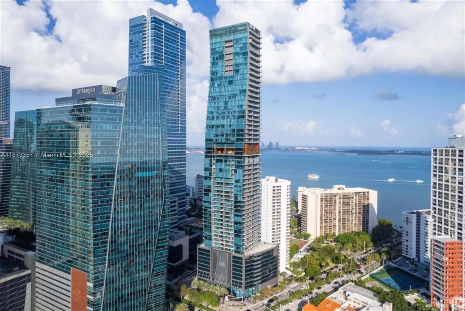 1 bedroom 1 bath for sale at 1451 Brickell Ave # 2706, Miami FL 33131