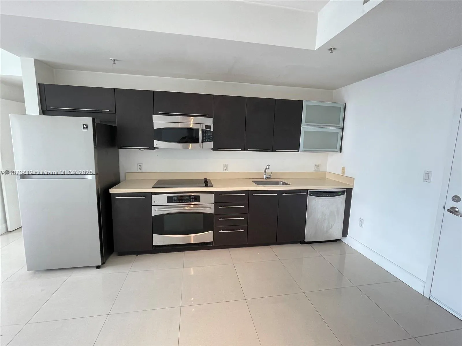 1 bedroom 1 bath for sale at 90 SW 3rd St # 1809, Miami FL 33130