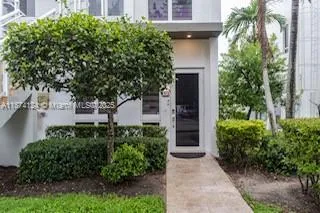 3 bedroom 2 bath for sale at 10255 NW 63 TER # 104, Doral FL 33178