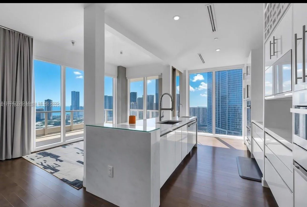 3 bedroom 4 bath for sale at 900 Brickell Key Blvd # 2904, Miami FL 33131