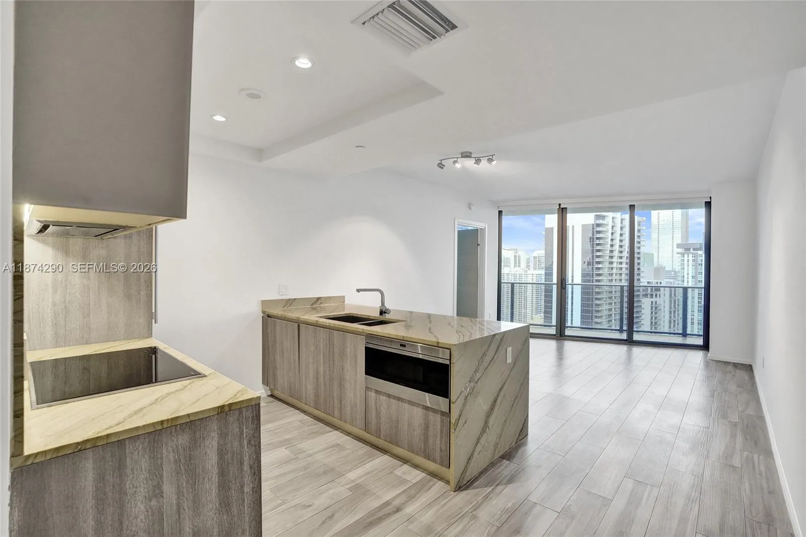 801 S Miami Ave # 3903, Miami FL 33130