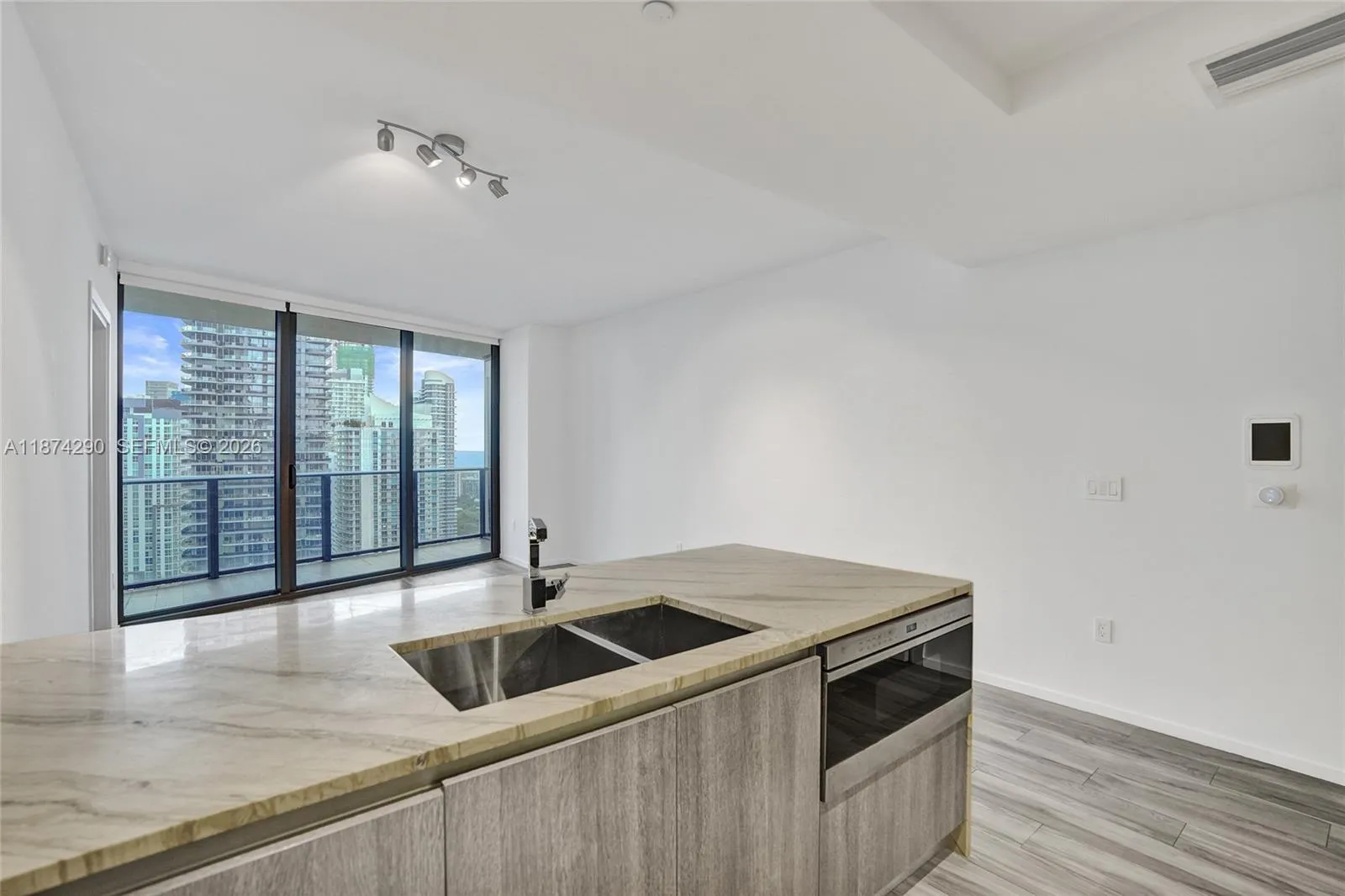 801 S Miami Ave # 3903, Miami FL 33130