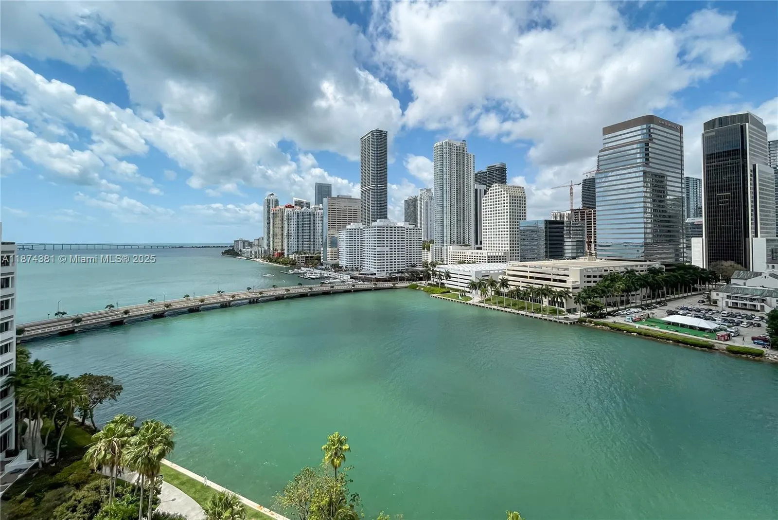 3 bedroom 2 bath for sale at 701 Brickell Key Blvd # 1512, Miami FL 33131