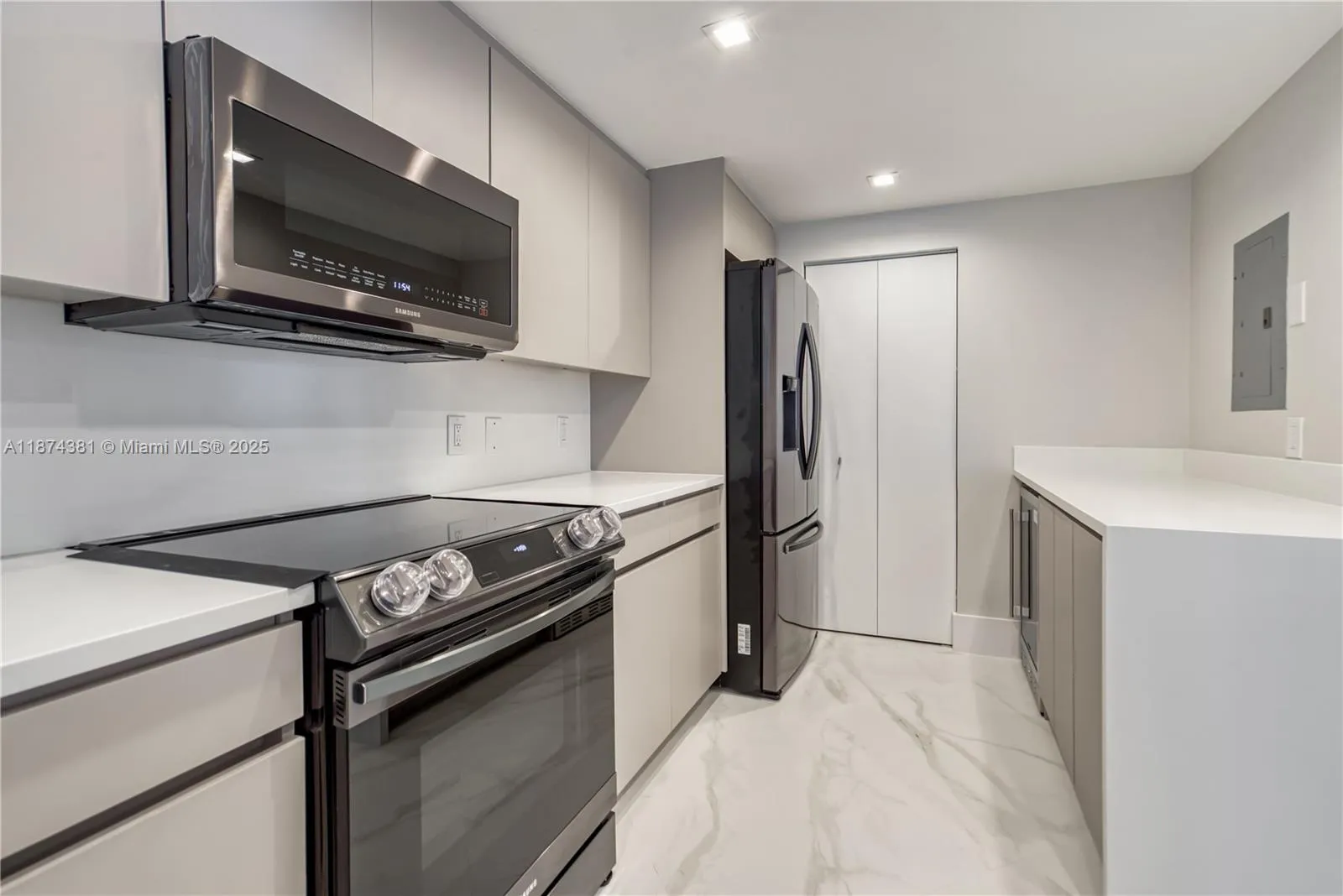 701 Brickell Key Blvd # 1512, Miami FL 33131