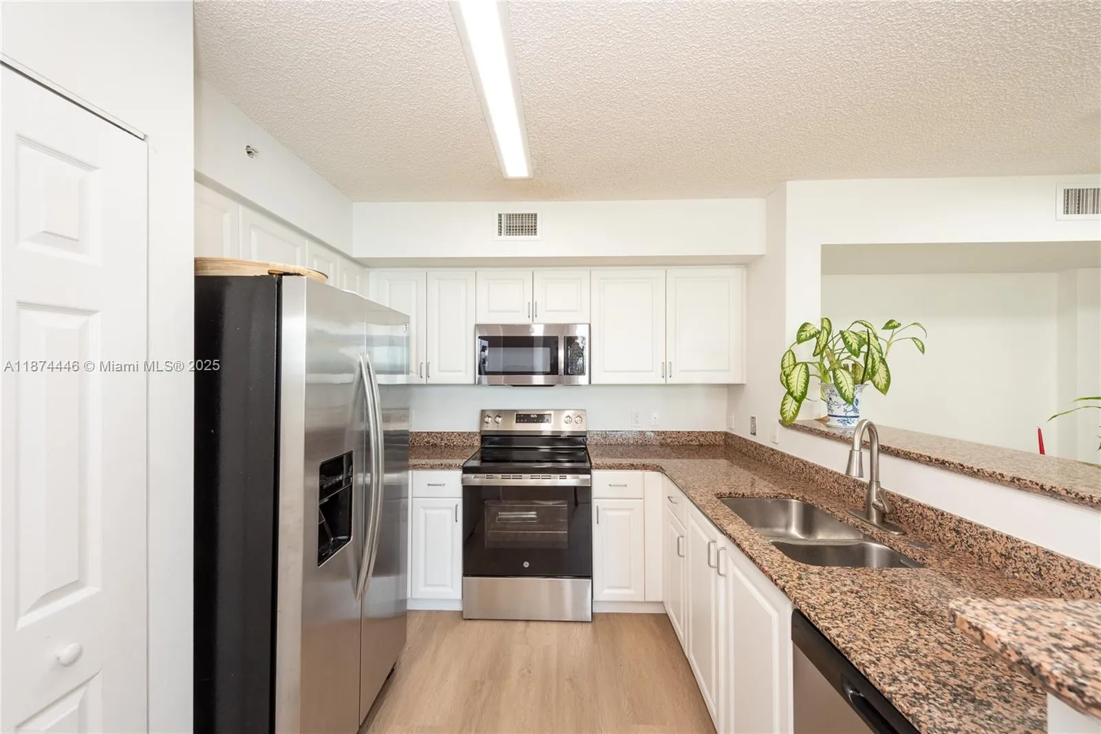 1155 Brickell Bay Dr # 609, Miami FL 33131