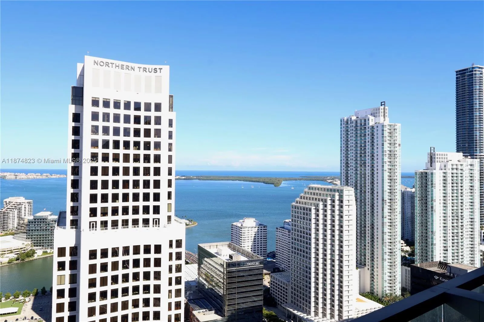 2 bedroom 2 bath for sale at 68 SE 6th St # 3607, Miami FL 33131