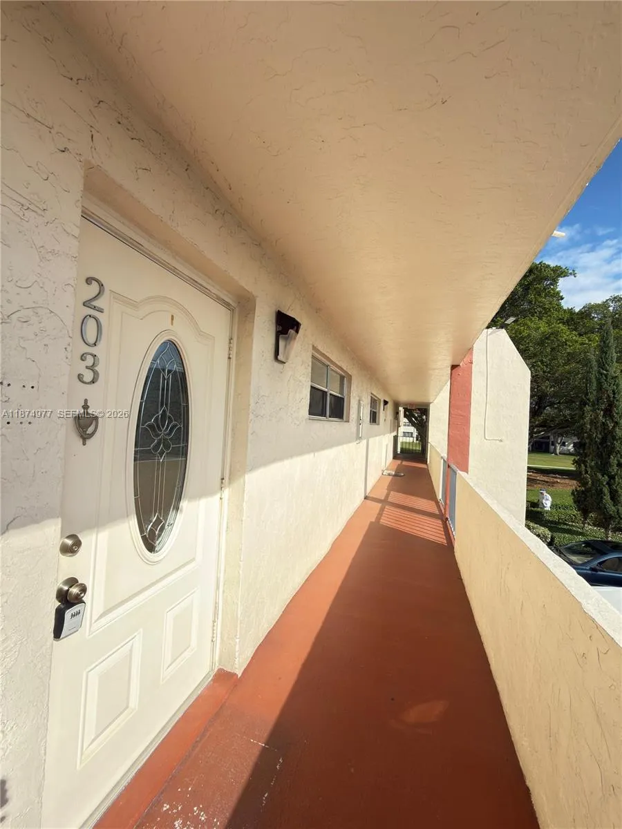 300 S Hollybrook Dr # 203, Pembroke Pines FL 33025