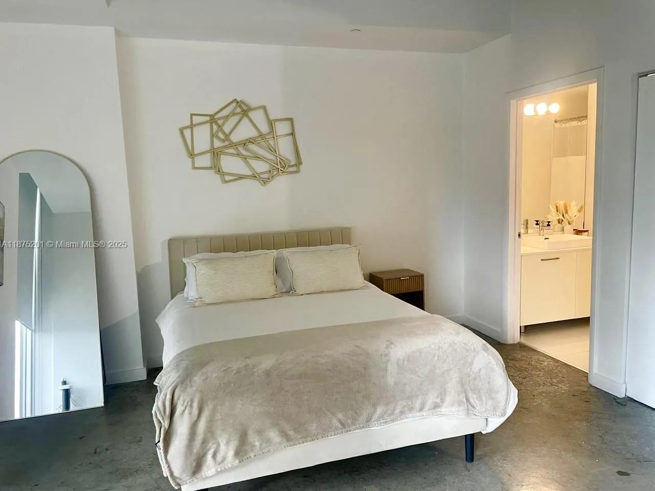 151 SE 1st St # 2807, Miami FL 33131