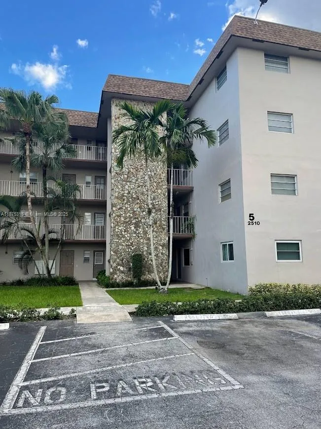 1 bedroom 1 bath for sale at 2510 SW 81st Ave # 405, Davie FL 33324