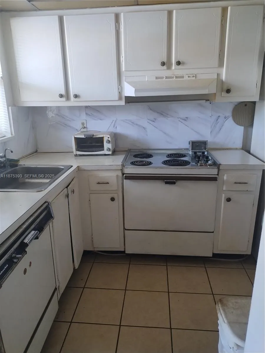 2871 E Sunrise Lakes Dr # 104, Sunrise FL 33322