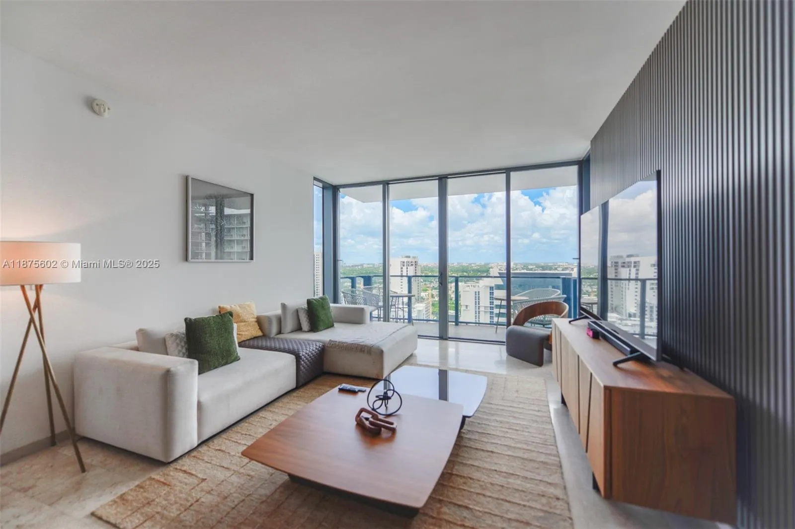 88 SW 7th St # 2204, Miami FL 33130