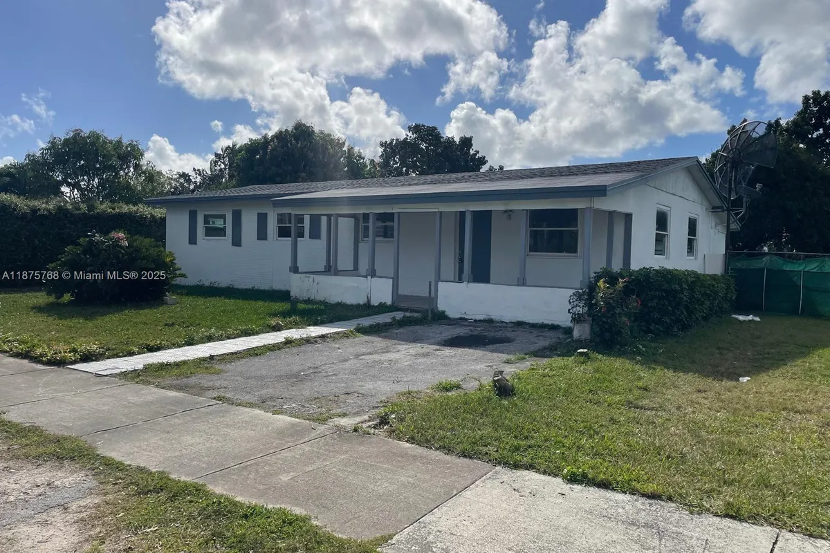 15602 SW 297th St, Homestead FL 33033