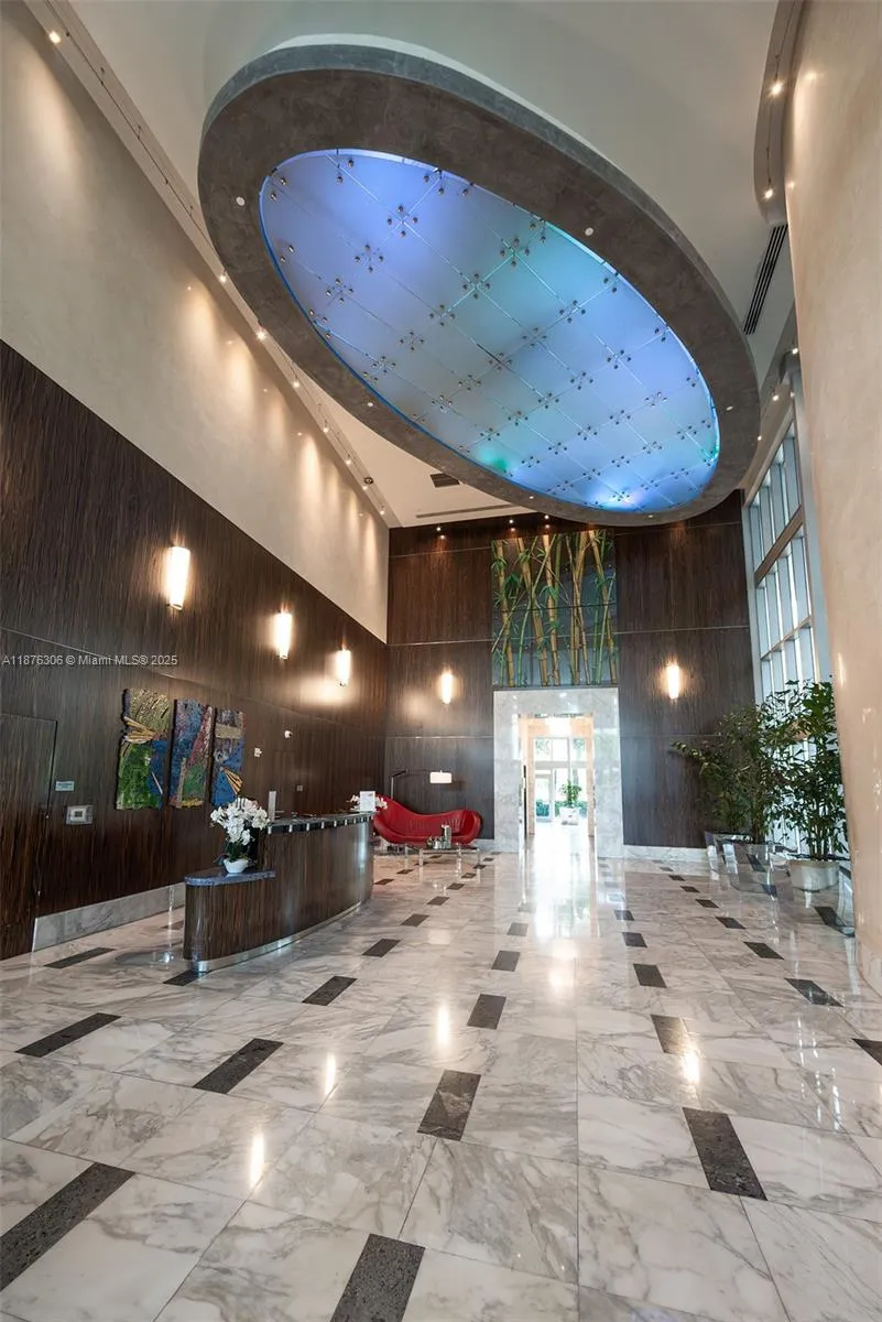 185 SW 7th St # 4201, Miami FL 33130