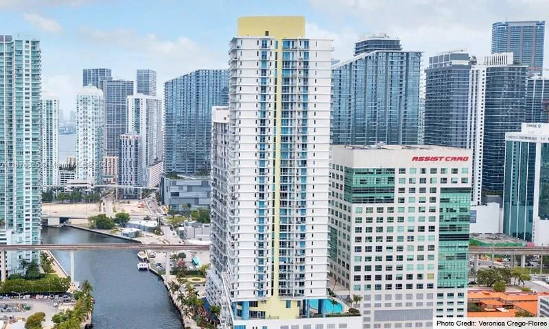 185 SW 7th St # 3502, Miami FL 33130