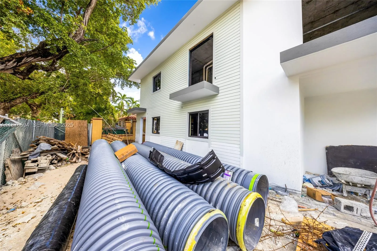 1254 SW 2nd St, Miami FL 33135