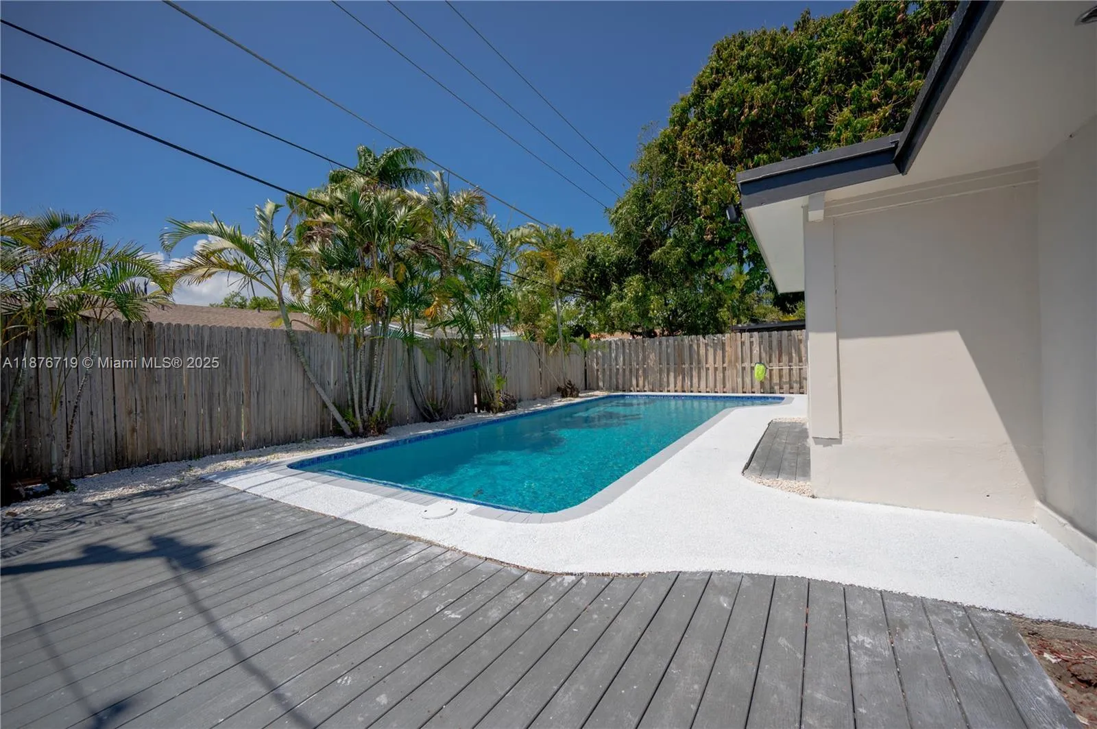 3751 NE 17th Ave, Pompano Beach FL 33064