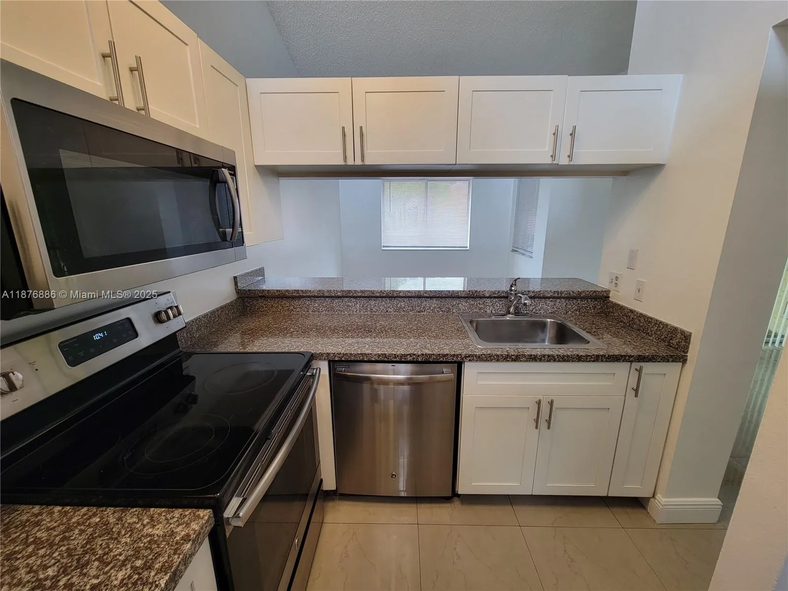 2 bedroom 2 bath for sale at 958 Coral Club Dr # 958, Coral Springs FL 33071