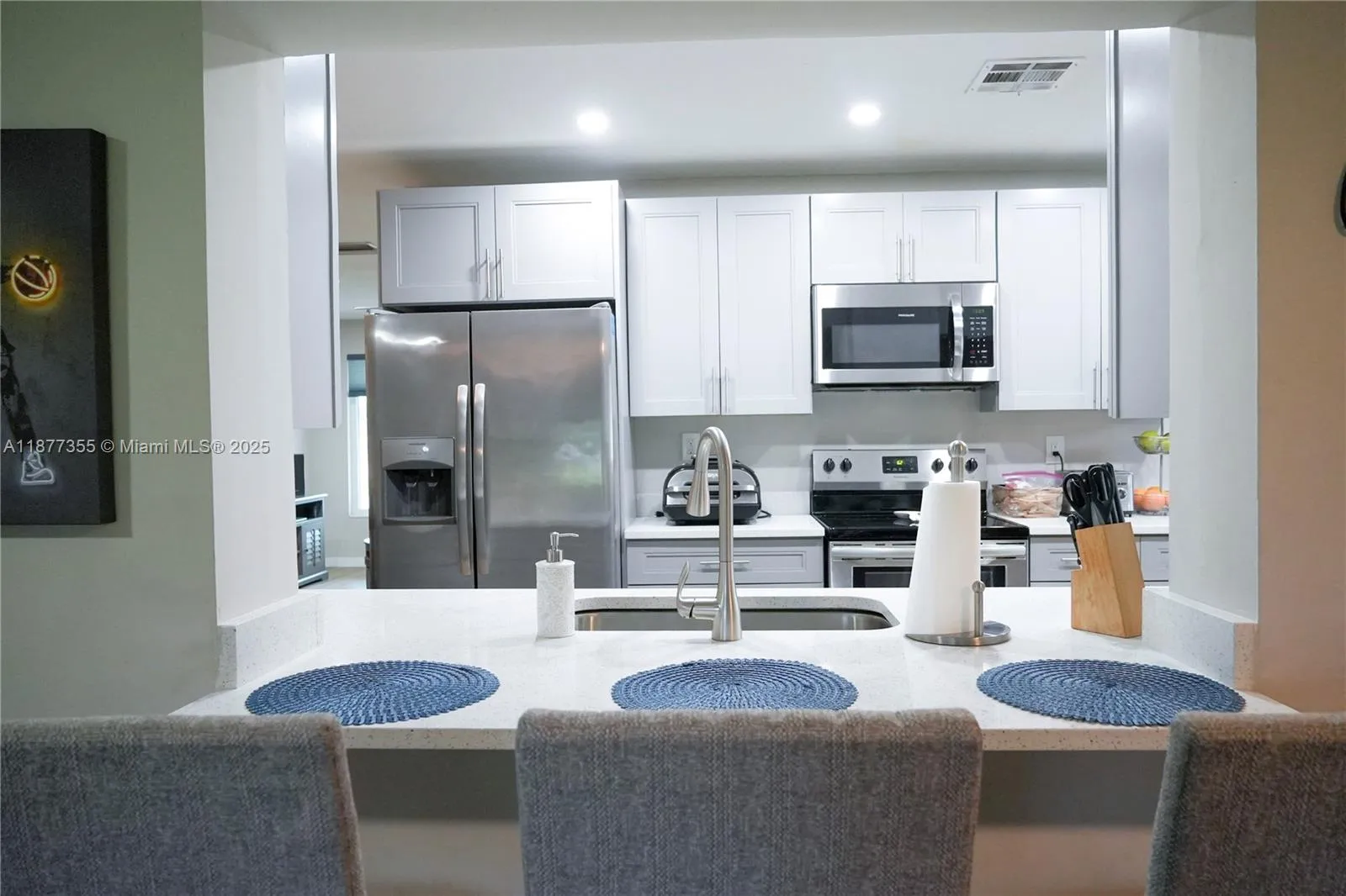 3 bedroom 2 bath for sale at 4401 NW 45th St, Tamarac FL 33319