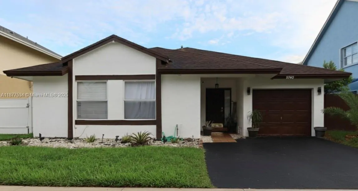 9740 SW 13th St, Pembroke Pines FL 33025