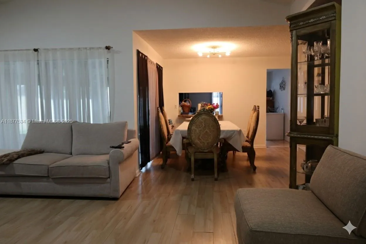 9740 SW 13th St, Pembroke Pines FL 33025