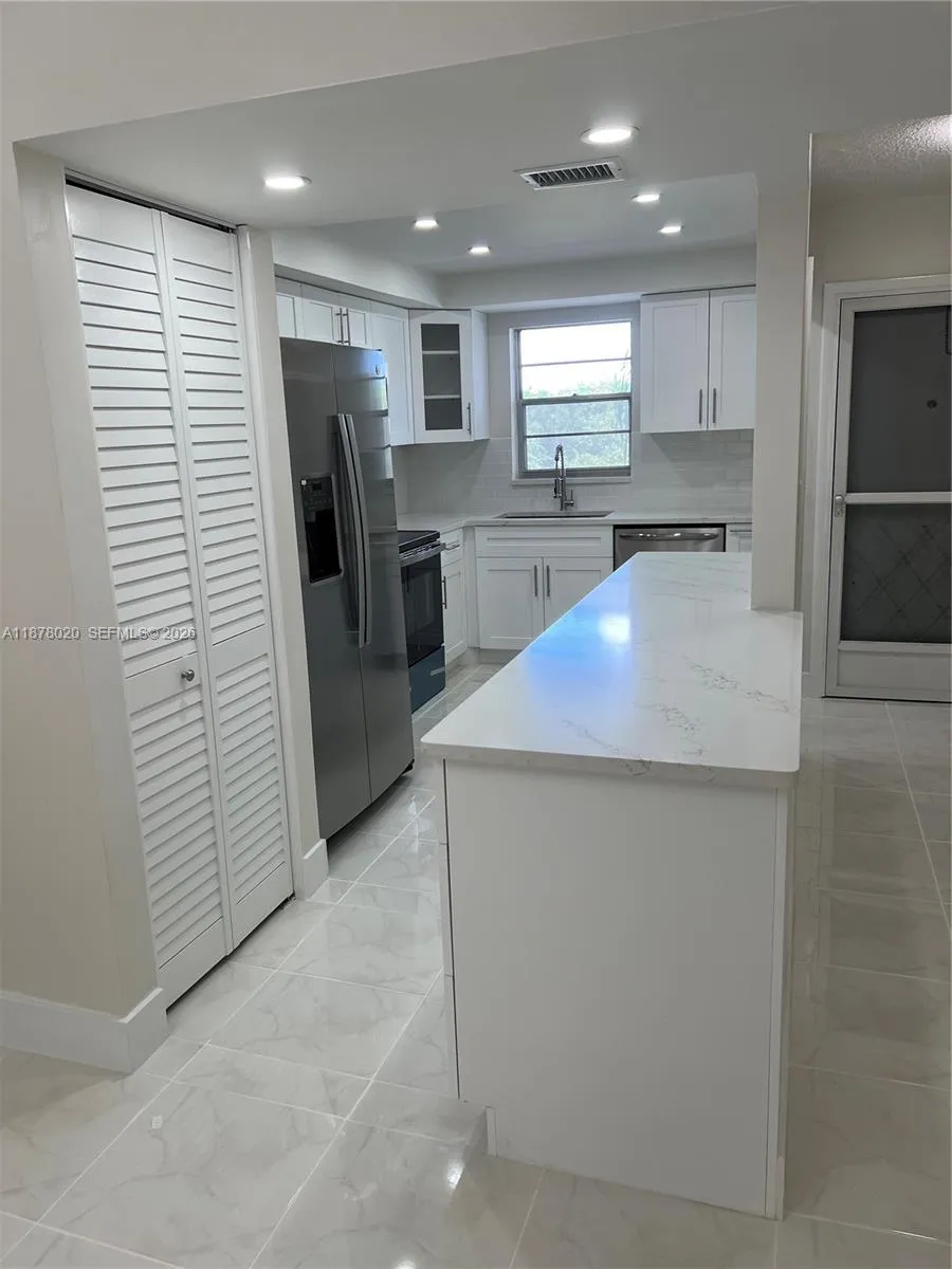 5900 NW 44th St # 405, Lauderhill FL 33319