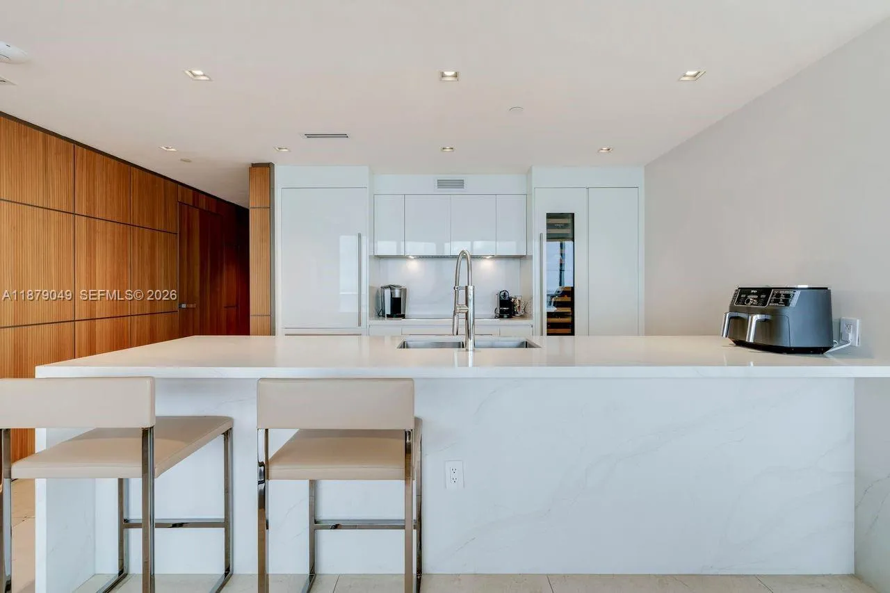 465 Brickell Ave # 4801, Miami FL 33131