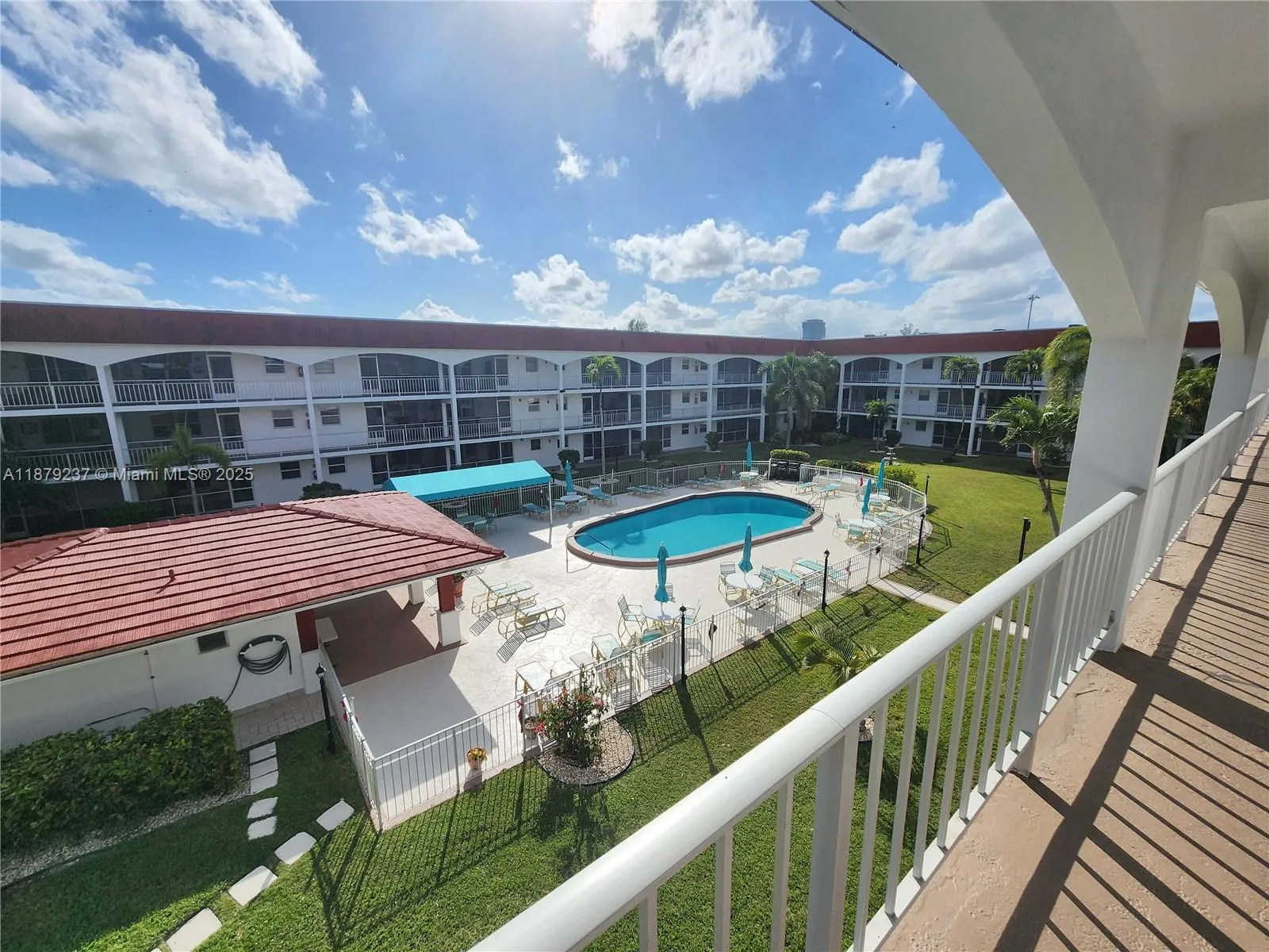 2 bedroom 2 bath for sale at 580 Egret Dr # 322, Hallandale Beach FL 33009
