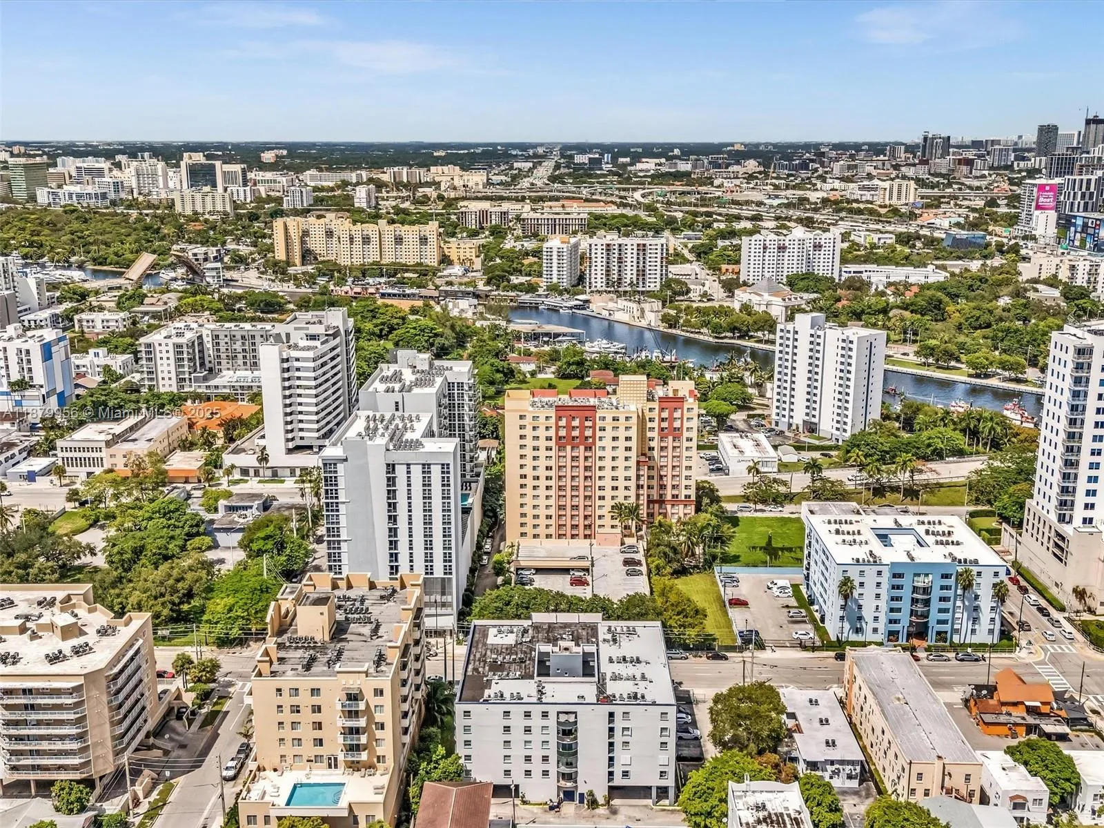 546 SW 1st St # 607, Miami FL 33130