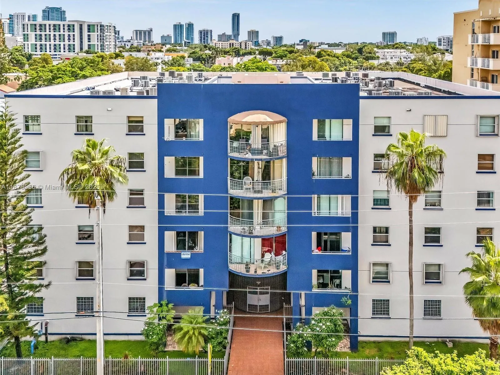 546 SW 1st St # 607, Miami FL 33130