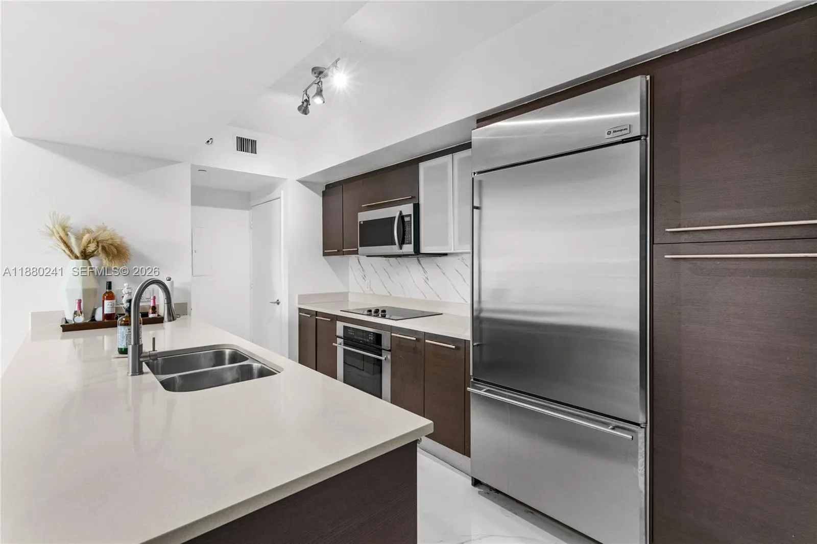 2 bedroom 2 bath for sale at 55 SE 6th St # 1203, Miami FL 33131